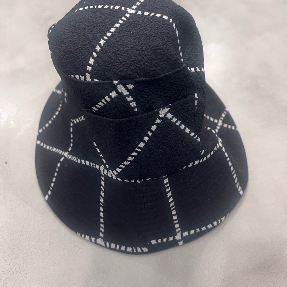 Devon Windsor Black And White Patterned Bucket Hat - image 2